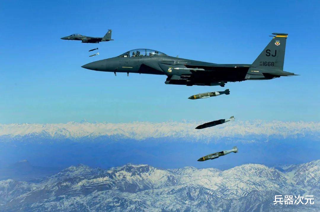 【轰炸机】18国联军完成集结，40000名士兵开赴前线，美国轰炸机率先开火