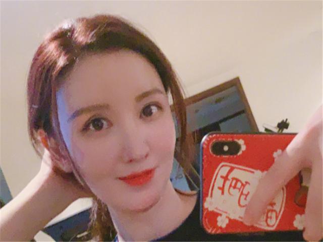 鹿晗▲娱乐圈里的\拼命老板娘\，非她莫属，鹿晗也是她的员工