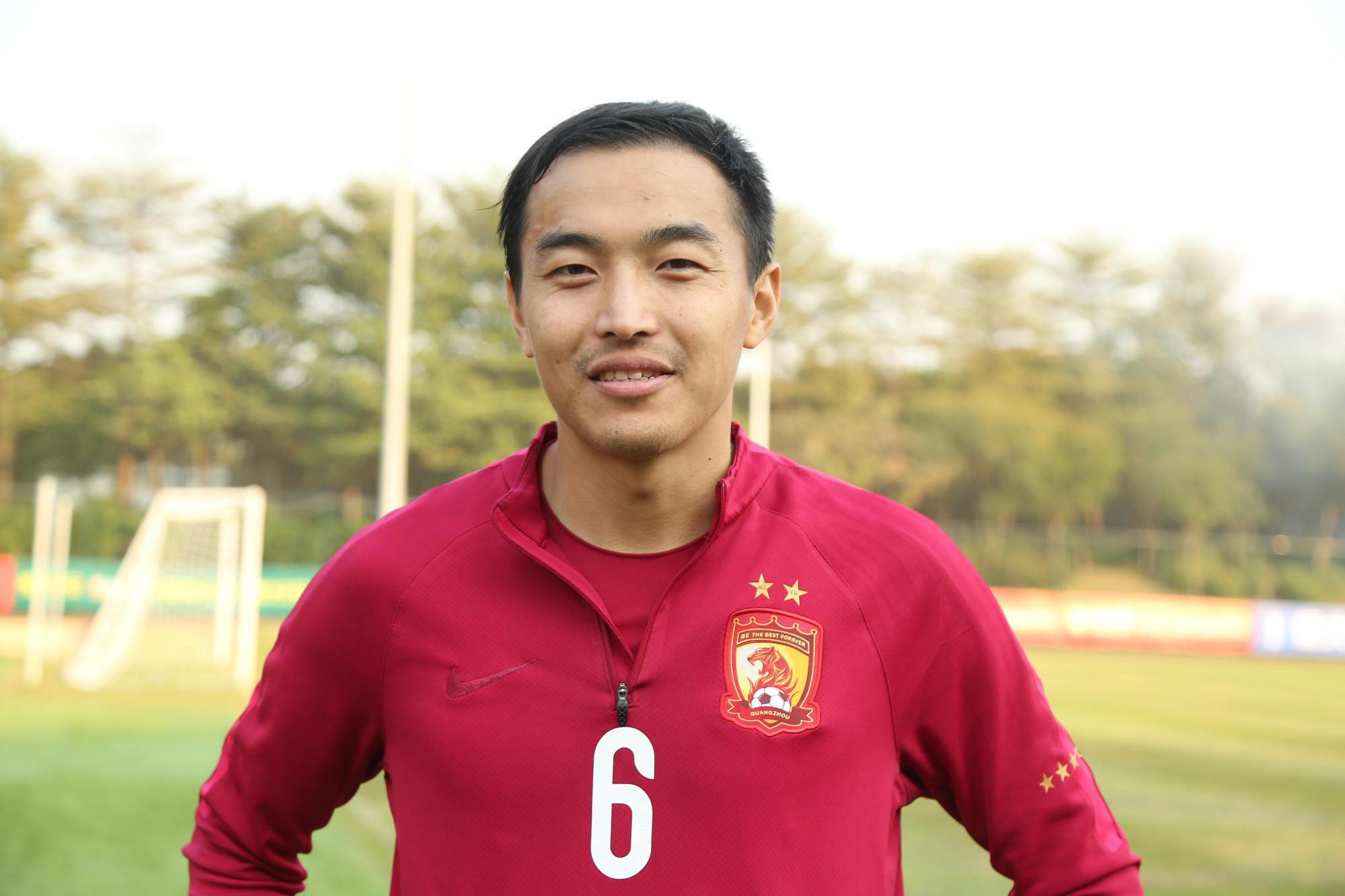 隐秘而伟大|足协不该实施限薪令，国足球员拿几百上千万年薪，是应该的！