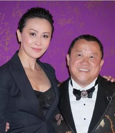 刘嘉玲|1990年, 刘嘉玲被曾志伟喊去打麻将, 3小时后衣衫不整回到小区门口
