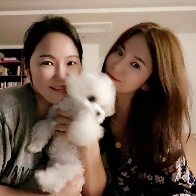 宋慧乔：与玄彬真复合了？网友扒出宋慧乔戴含两人首字母项链并晒同场景照