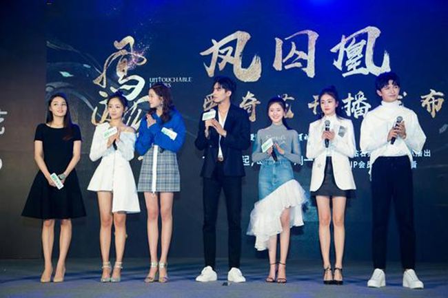肖战|关晓彤成新晋“合照杀手”？和杨紫同框比美，两人差距一目了然
