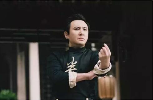 周星驰|当年自称能拿60亿票房，演《功夫2》只要10万？周星驰：1分钱也不要