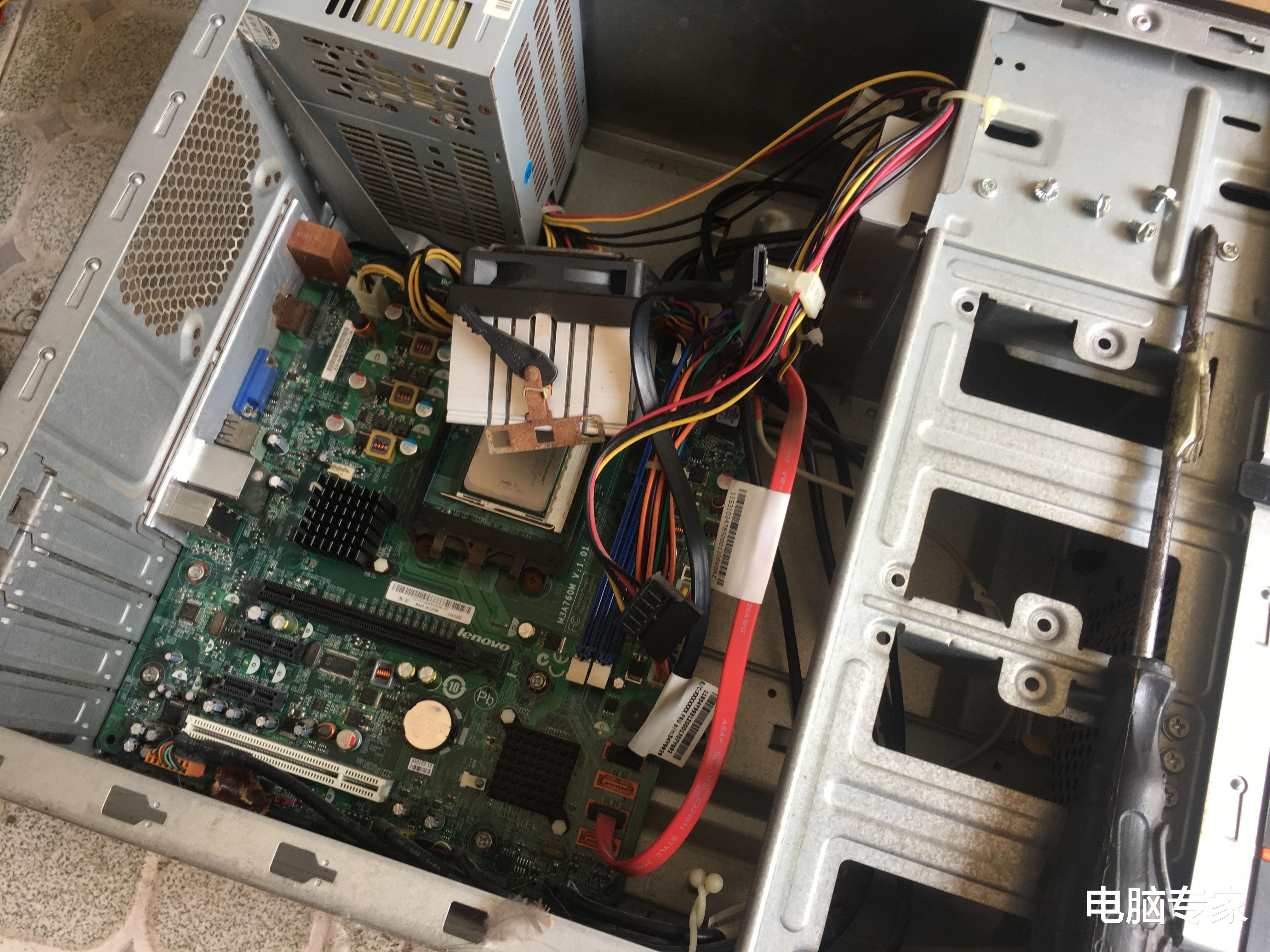 【显卡】客户说电脑显卡一点作用都没，打开机箱一看：你家显卡长这样吗？