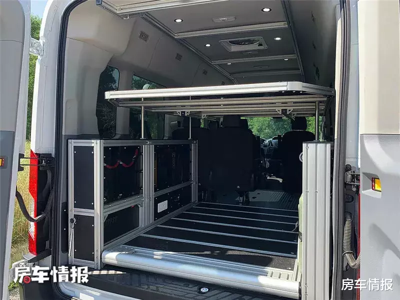 房车|新款福特全顺见过吗？3.5L动力+10AT，车内模块化设计自由选配
