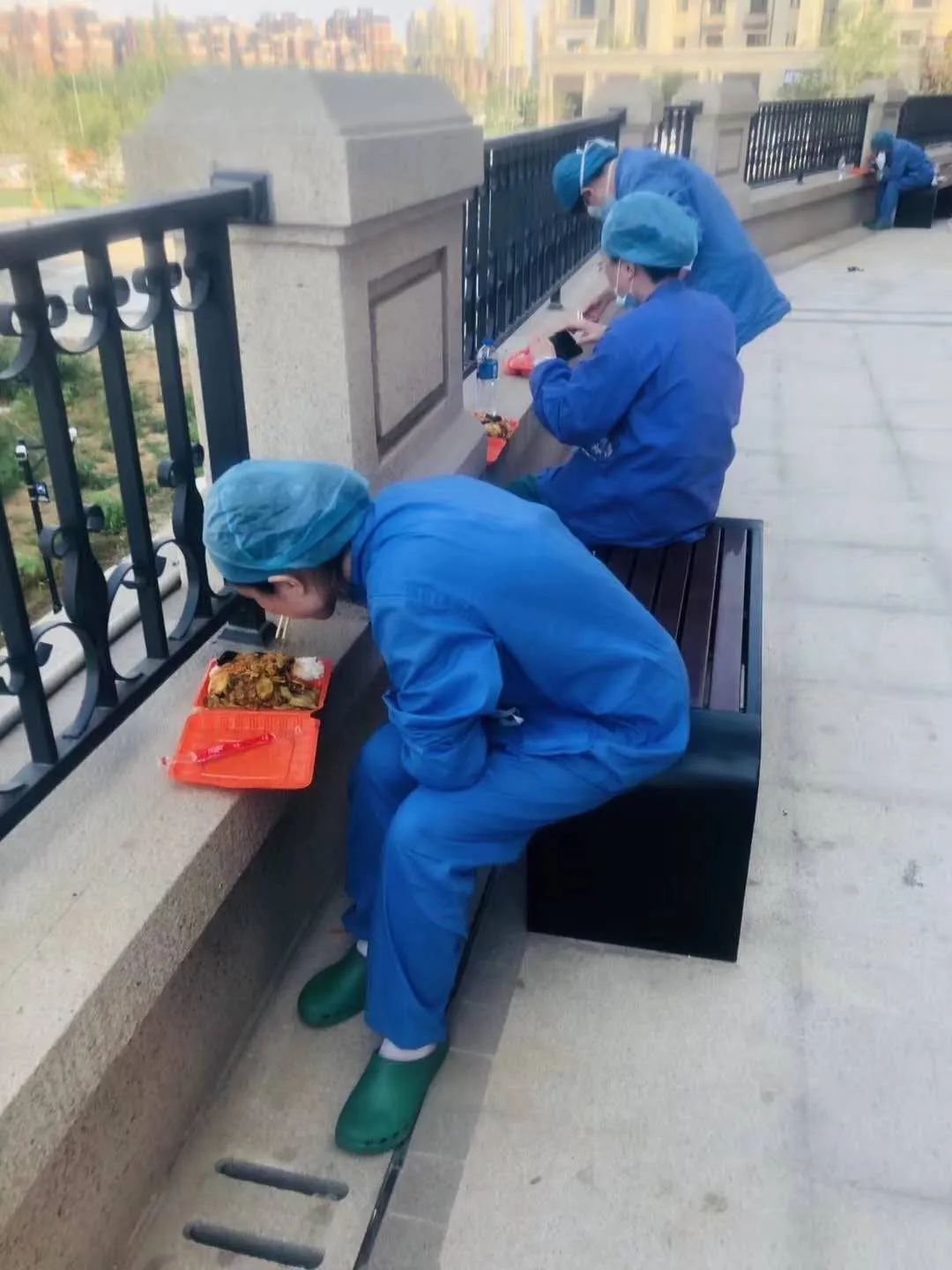 护士|现场泪流满面,核酸检测采样人员被彻底“打败”