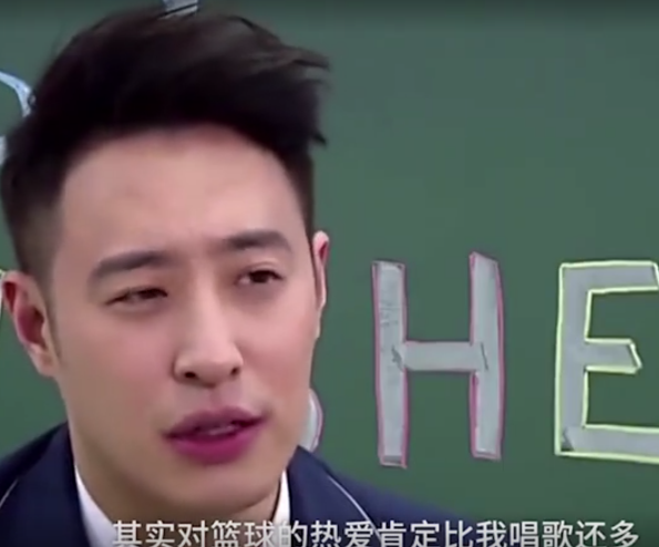 潘玮柏|高中单场狂轰55分，NCAA提供奖学金，为何潘玮柏最后却选择音乐？