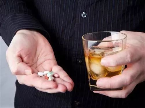 #头孢#不止头孢，这7种药配上酒也会出大事！