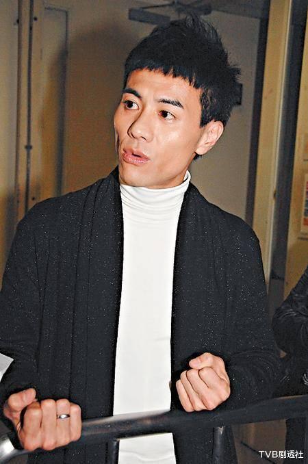 梁汉文|梁汉文演唱会延期歌瘾大发，社交平台自弹自唱，粉丝纷纷点赞