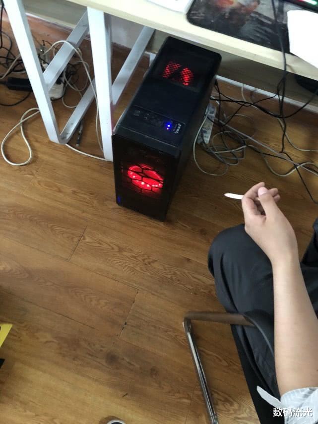 [机箱]同学4000在舅舅那买高端电脑，担心被舅舅坑，知道后就偷着乐吧！