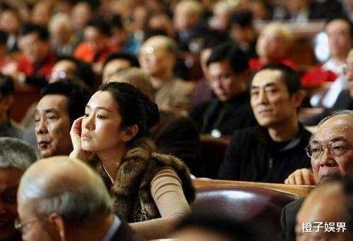 [张艺谋]1993年，巩俐去城隍庙算了一卦，回家后质问张艺谋，一句话让她痛哭