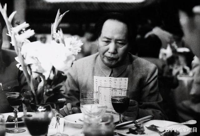 |蒋介石去世，毛主席听到消息，沉默良久后仅说了三个字