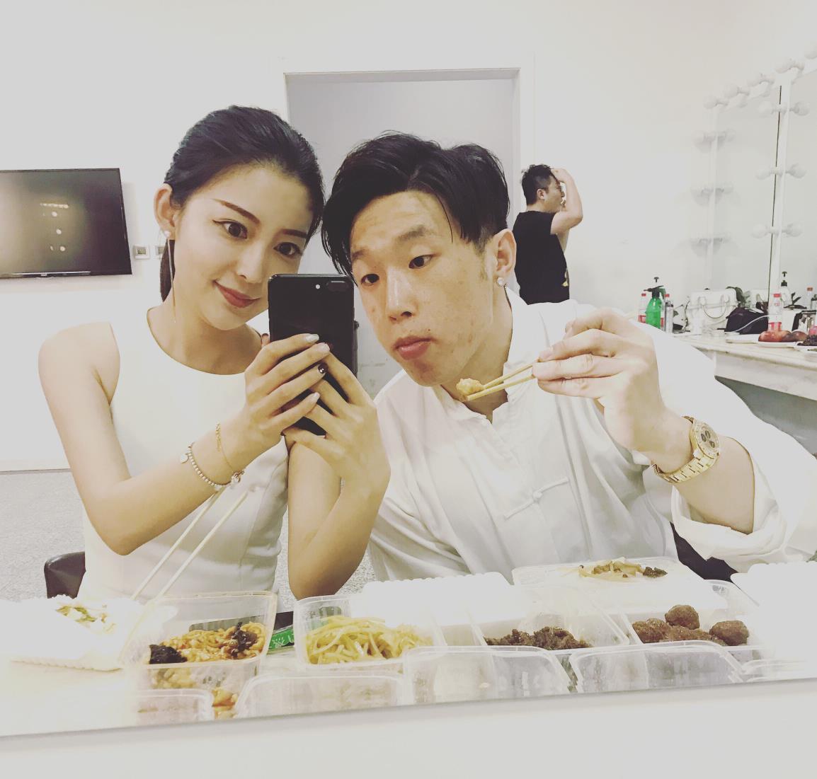 郭德纲|烧饼谈前女友言语冷漠，反观对现任老婆态度，三个细节羡煞旁人