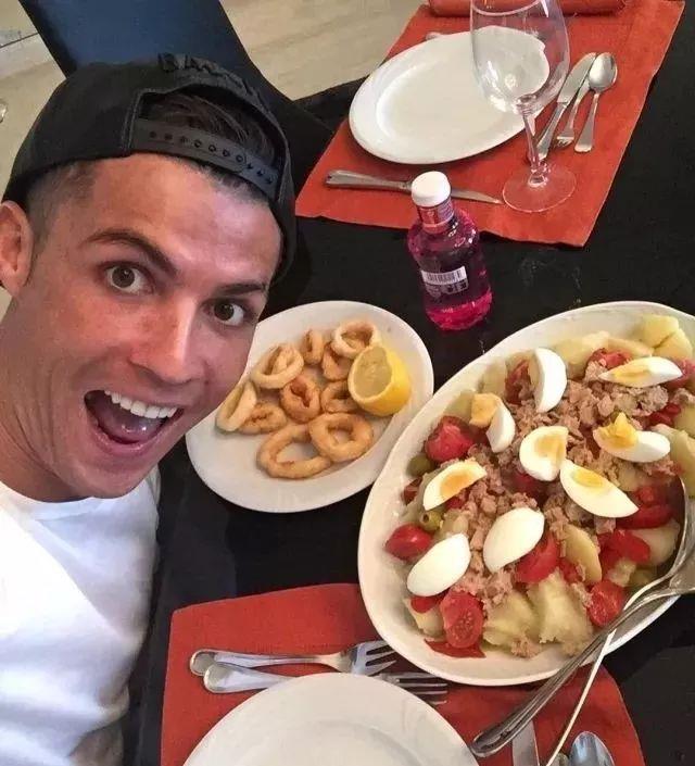 C罗|35岁C罗拥有20岁身体和7%体脂，99%时间保持着自律