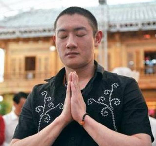 赵薇:他是“内地版刘銮雄”,曾抛弃张敏,扇赵薇耳光,却因她不再乱搞