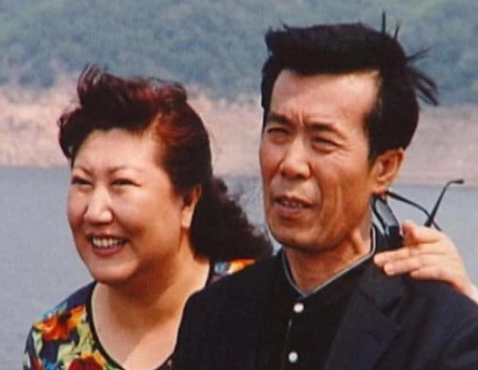 赵本山|他狠心抛弃原配，和小11岁女星同居12年，儿子与爱人相继离世