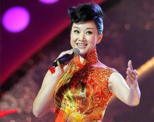 |53岁宋祖英“销声匿迹”多年，为何再也不出来唱歌，你知道吗