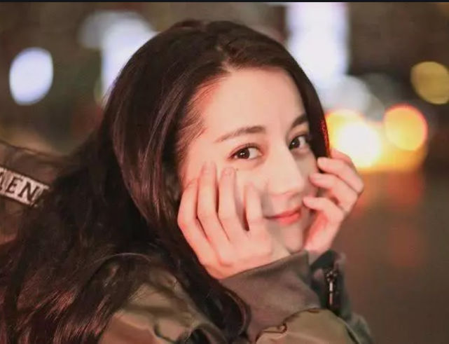 迪丽热巴▲黄磊取关迪丽热巴，当看到热巴的回复后，网友：我给满分！