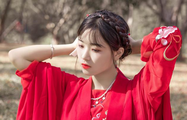 『衰老』女人在衰老前的5个表现，如果全有，说明自己真的不年轻了