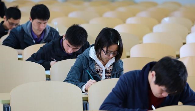 考试|教育部最新通知，这类大学生能直接成为公务员，还是储备干部