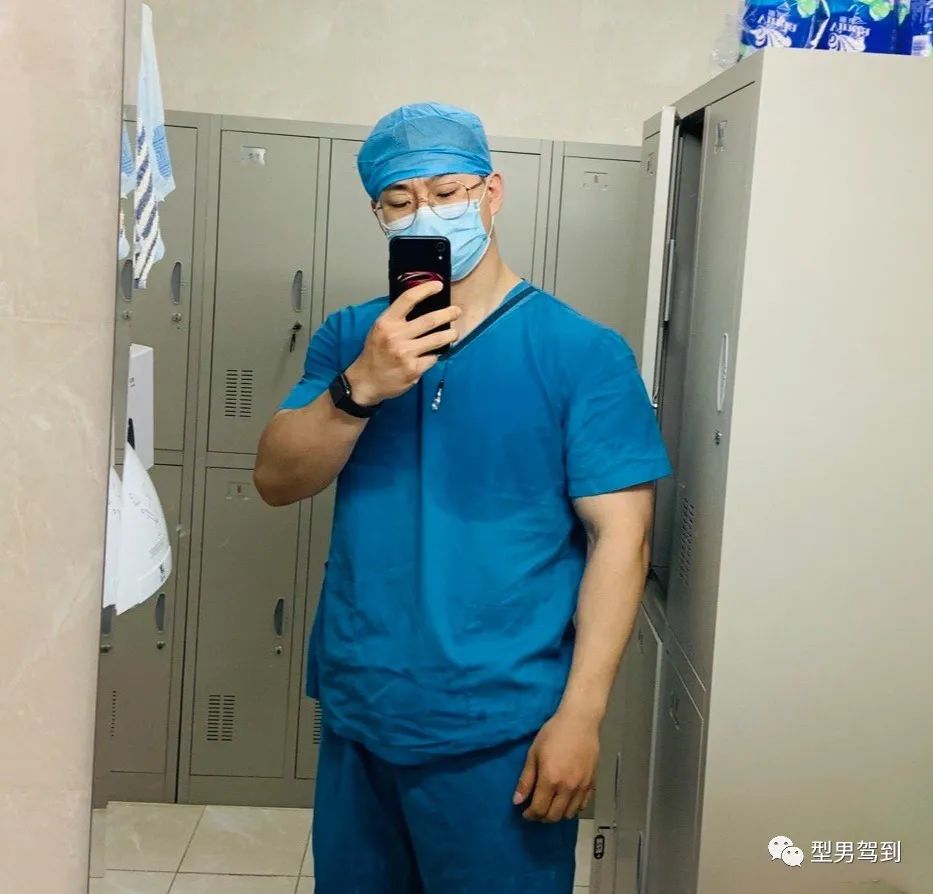 [南瓜]北京肌肉医生引发舔屏，网友纷纷求打针