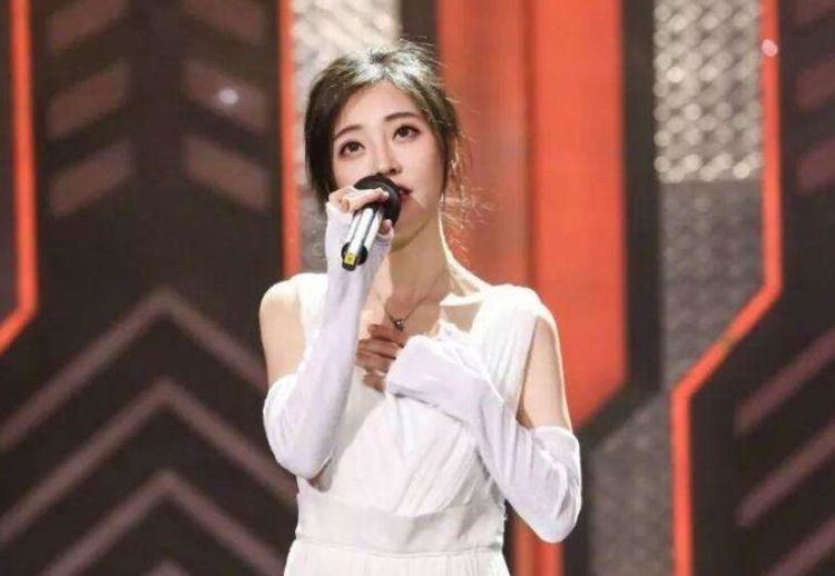 冯提莫|再次受邀加国际音乐节，冯提莫精心准备，一举进入歌坛！