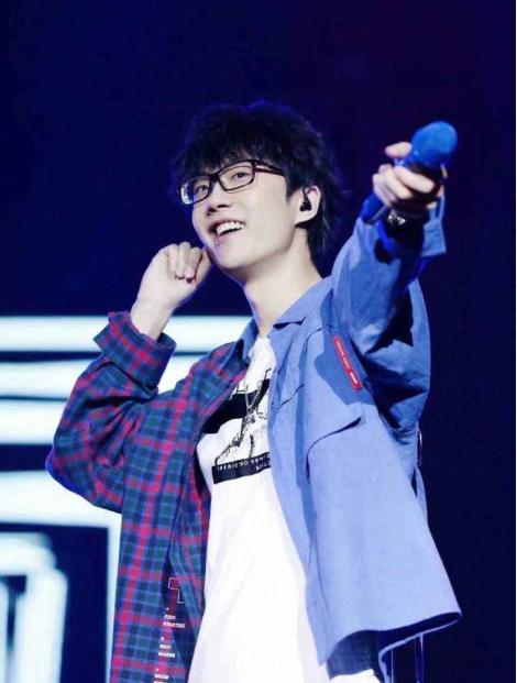 许嵩|国内唯一不混娱乐圈的男歌手，从不宣传演唱会，却总是一票难求！