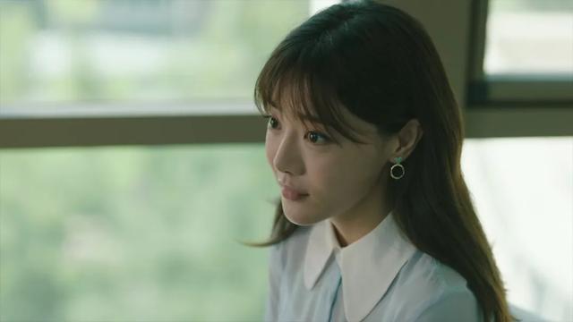 邓家佳▲艳压汤唯之后，又把王鸥比下去了！邓家佳绝对是“女主杀手！”