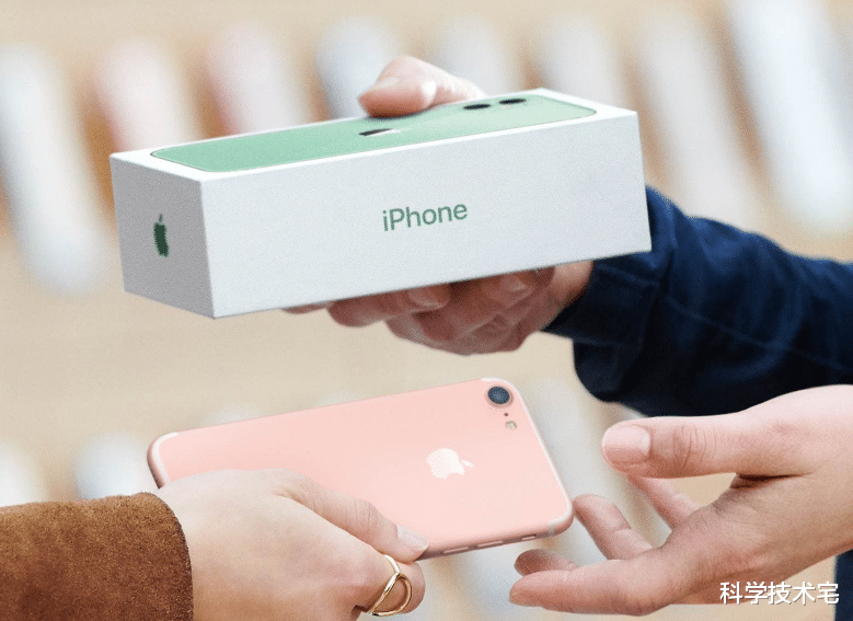 华为|iPhoneX和小米6同年发布，为何小米6成了“钉子户”？