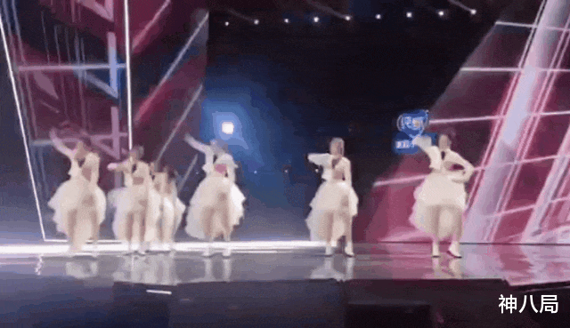 张艺凡■出道第一天就被全网嘲，她是新一代强推之耻？