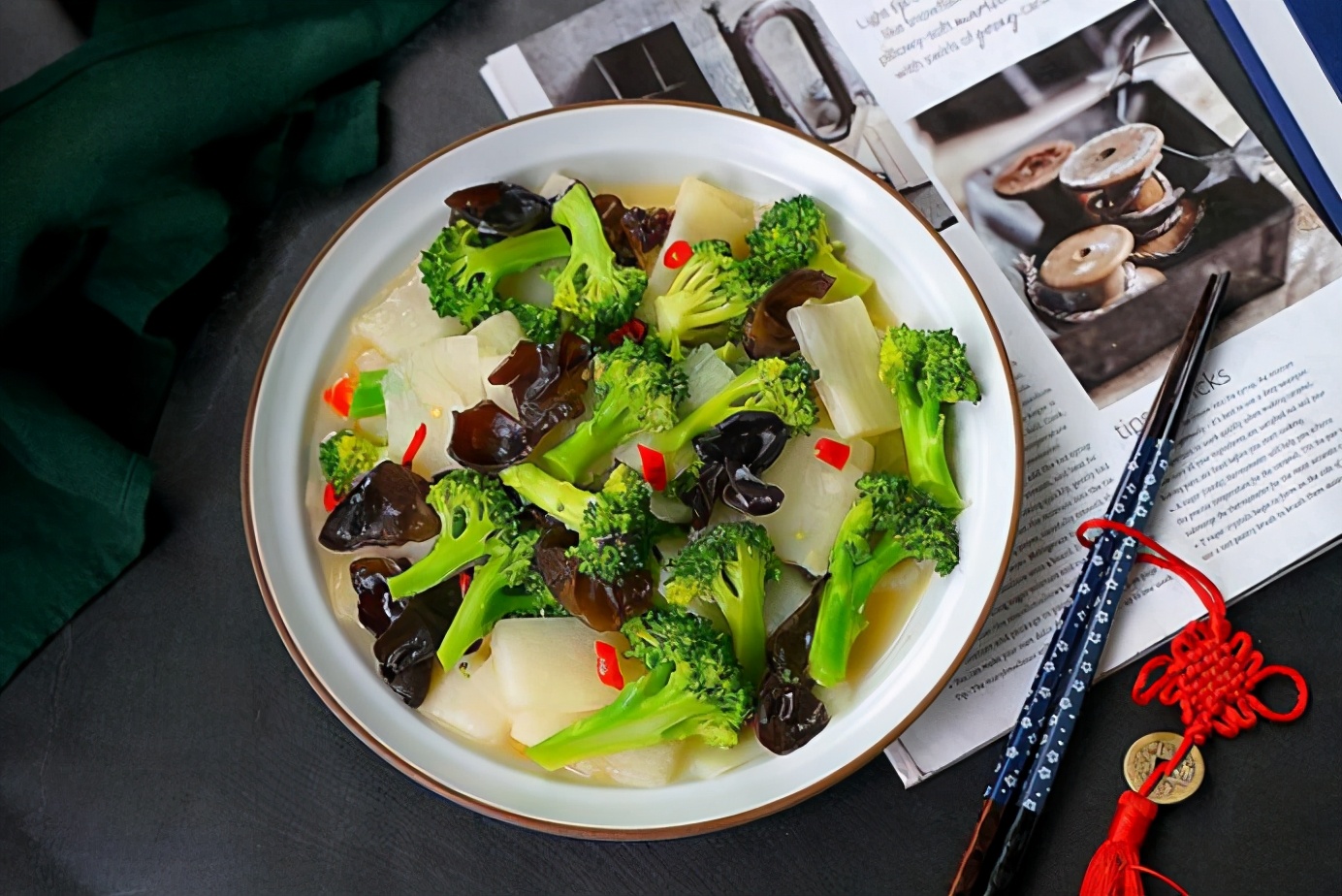 西兰花|秋季，想减肥来吃这菜，热量不高又营养美味，比水煮菜好吃多了