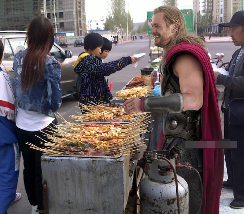 「摆摊」杨紫李现白宇王俊凯李易峰陈伟霆白敬亭，全员摆摊，地摊经济火了