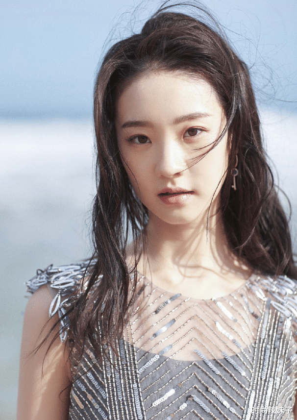 #张艺凡#不懂为何张艺凡只留长直发？看她曾经的卷发形象，这谁能认得出