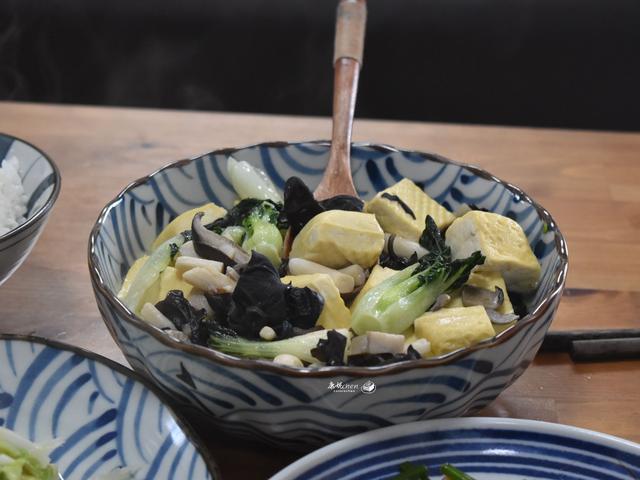 豆腐■晚餐做了三道家常菜，老公说这样吃肠胃舒服，网友说太素了吃不下