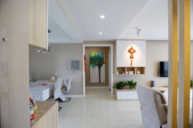 「」晒晒刚入住的新房，阳台是“大亮点”，餐边柜收纳真漂亮