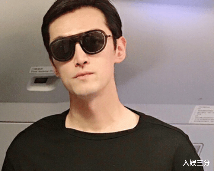 胡歌|胡歌机场照被疯传，无美颜滤镜的原相机下，真实状态不敢信！