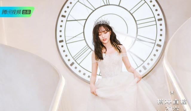 #杨超越#《横冲直撞的二十岁》热播，\杨超越\怼恶评，网友直言就是个花瓶