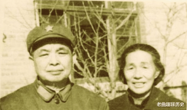 #老照片#他偷偷离家参军，20年后当上司令员荣归故里，母亲却给他一巴掌！