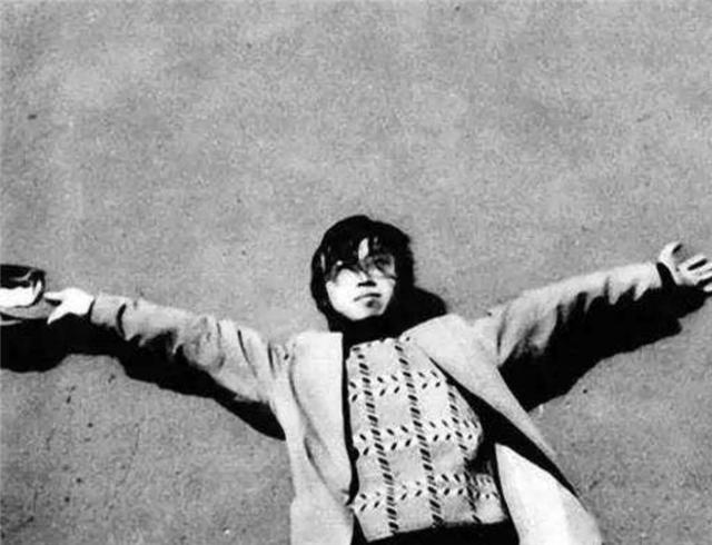 臆说古史|31年前，安徽小伙在山海关卧轨自杀，生前无人问津，死后名声大震