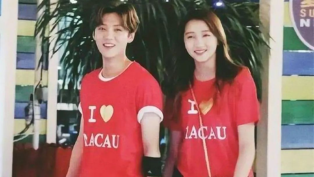 关晓彤|关晓彤还有个亲姐姐！关晓丹去世四年，父女二人像没事人一样
