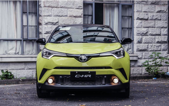 「比亚迪」丰田这款SUV标配10气囊,配置远超缤智,低迷销量让丰田束手无策