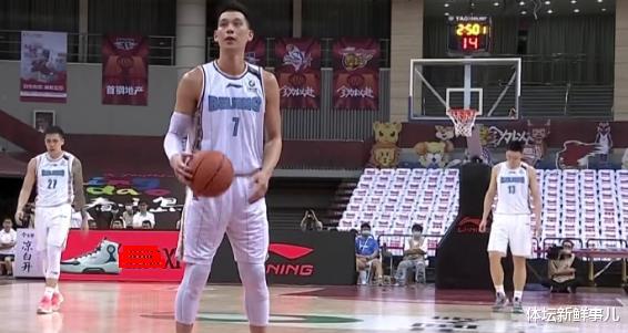 广东男篮|输球又输人！首钢90-86广东，苏群曝内情，林书豪暴怒，谁注意易建联举动