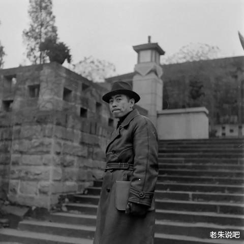 华东野战军|历史上过目难忘的瞬间：脚丫上满是泥的毛主席，图3“华野”将帅的罕见合影