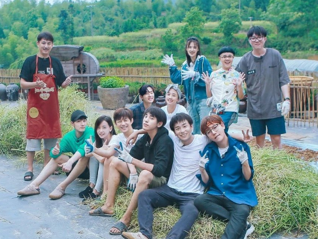 「极限挑战」《极限挑战》之后，《向往的生活》遭质疑，“伪精致”毁了节目