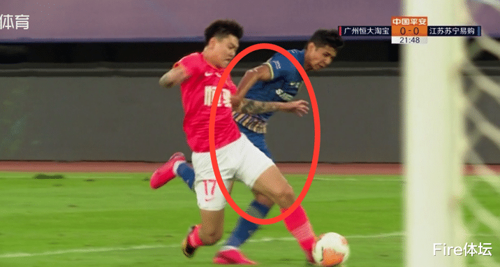 中超|中超今晚最大争议判罚！裁判不看VAR判点，对手5人围堵，太冤了