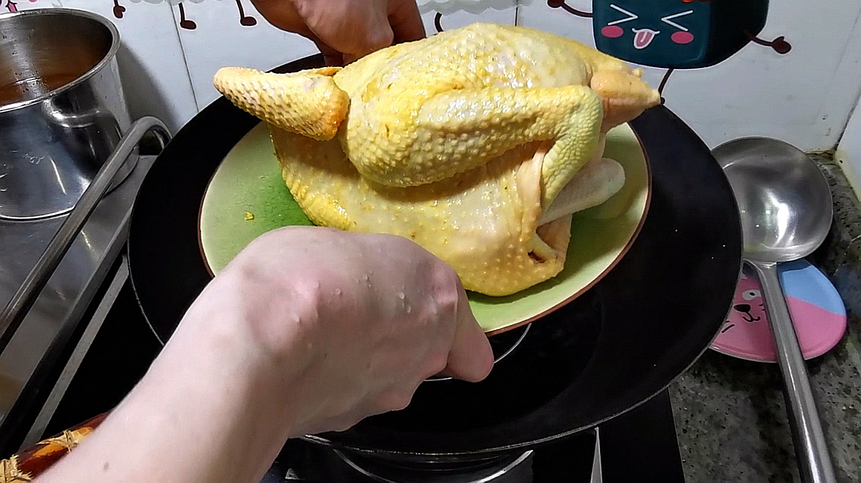 【蘸料】大厨教你正宗白切鸡做法，皮爽肉滑鲜美，搭配3碗蘸料，原汁原味