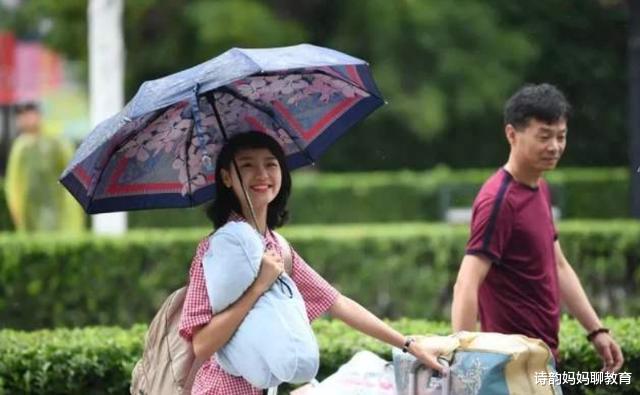 大学|大一新生带着冰箱去报到，得知原因后，学校给他买了一个更大的