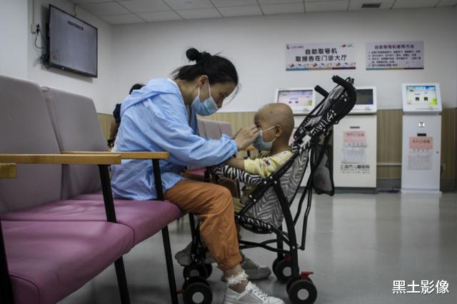 黑土影像|浙江一4岁男孩患重症母亲苦苦支撑，父亲一句话母子感觉要悲剧了