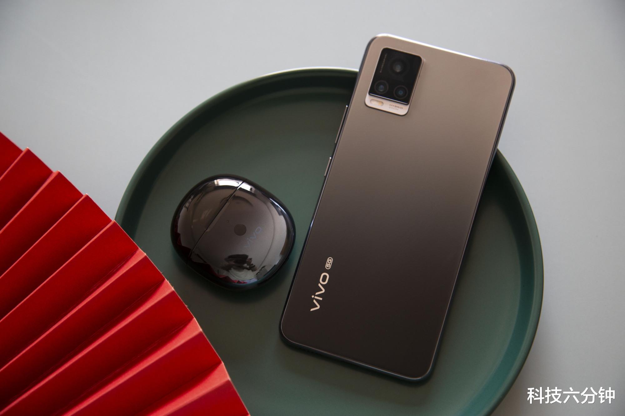 vivo|上市一个月降至2440元，双模5G+4400万AF双摄，可惜依旧卖不动