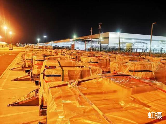 「杭州」巨无霸运输机运来384万个口罩，塞尔维亚华人：更期盼祖国运20来